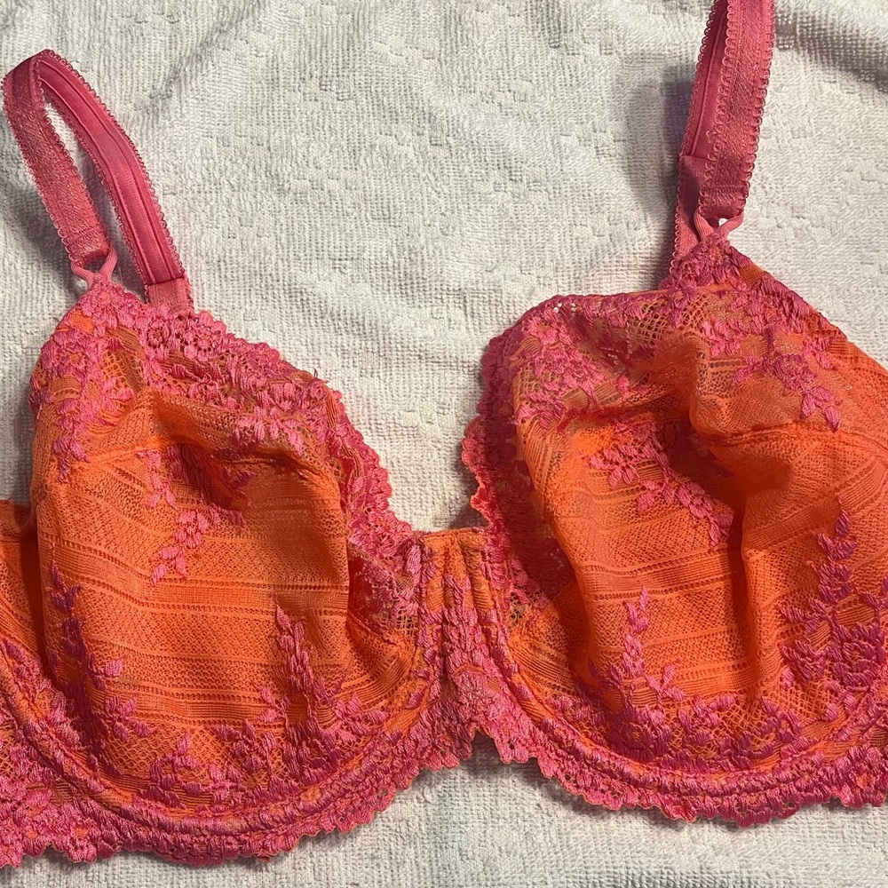 Wacoal 38DD pink and orange wired lace bra